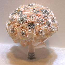 Mikasa Runde Blush Bryllup Teardrop Butterfly Broche Bouquet Champagne