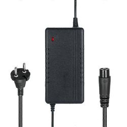 54.6V 2A sähköskootterin laturi, litiumioniakkulaturi, 3-reikäinen in-line-liitin, sopii Kugoo M4 -sähköskootteriin