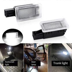 V40 / V40CC / S60 / S80 / XC40 yhteensopiva LED-tavaratilan tavaratilan valo jalkatilan tervetulo-ovivalaisimella Musta läpinäkyvä