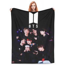 Kpop BTS -peitto flanelli erittäin pehmeä fleece heittää peitto vuodevaatteet sumea kevyt vuodesohva aikuisille KDE46407 76x102cm 40x30in