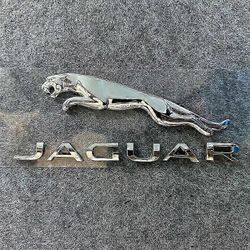 3D METAL Auton etuhuppu Emblem Takatavaratilan merkkitarra Takatavaratilan koristelu Sopii Jaguar XE XF XJ F-Pace F-Type X-Type S-Type hopea