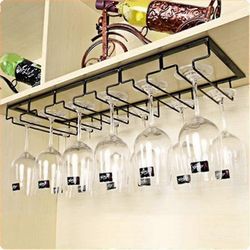 Riippuva lasiteline - viinilasiteline, jossa on 6 kiskoa 12-18 lasille, 60 x 22,5 x 5,5 cm