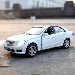 1:36 Mercedes Benz E63 AMG High simulointi hieno painevalettu malli leluajoneuvot auton muotoilu limusiini auton metalliseos painevalettu auto F42 ...