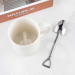 Korkealaatuinen upouusi Creative Design valkoinen keskisormi muki uutuustyyli