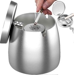 Tuulenpitävä ruostumattomasta teräksestä valmistettu tuhkakuppi kannella ja liukumattomalla pohjalla sisäkäyttöön ulkokäyttöön Musta M