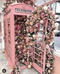 Suloinen vaaleanpunainen puhelinkoppi, ruusut, timanttimaalaussarja. Pyöreät porat, täydet porat 106451 19.6x27.5