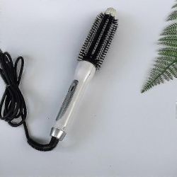 Ammattimainen keraaminen negatiivinen ioni-hiusten kiharrin, hiusten suoristin kuuma kampa (eurooppalainen asetus) 32MM