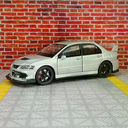 1:32 Mitsubishis Evo 9 Alloy kilpa-automalli Painevalettu metalli leluauto korkea simulaatio ääni ja kevyt lasten lelu lahjakokoelma Hopea