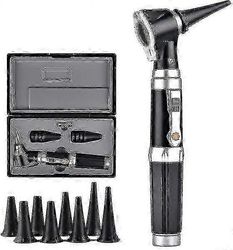 3x otoskooppi LEDillä, kannettava kädessä pidettävä korvatarkastussuurennuslasi, jossa 8 korkkia