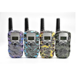 Kids Walkie Talkies 4 Pack, 3 Miles lang rekkevidde med bakgrunnsbelyst LCD lommelykter