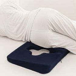 Ensiluokkainen anti-decubitus-tyyny - sängyn kipeä helpotus T-muotoisella avautuvalla kolmion muotoisella kaltevuussuunnittelulla terveydenhuollon ...