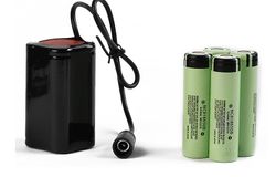 8.4V sykkel frontlys batteripakke High-power T6 frontlys batteripakke 4 18650 dedikerte litiumbatteripakker T6 bright 3h