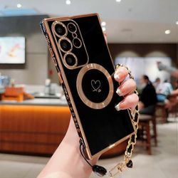 Samsung Galaxy S24 Ultra -kotelolle, joka on yhteensopiva MagSafe-galvanoidun Love Hearts TPU-puhelimen kannen kanssa Monivärinen Black