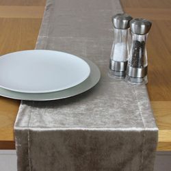 Mcalister Textiles Skinnende beige mink knust fløjl tabel runner Table runner (30cm x 200cm)