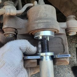 Männän kelaus taaksepäin Pura sarjat Auto Levy Jarrujarrujarrusatula Autotarvikkeet Korjaustyökalut Pyörän sylinteri Pumpun erotin Musta Free Size