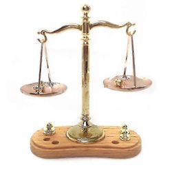 Kompakti yhden yksikön metallinen vaaka kullanvärisellä viimeistelyllä