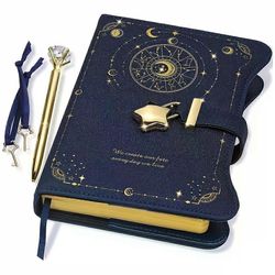 Ylellinen taivaallinen päiväkirja kynän lukkoavaimella - 360-sivuinen B6 uudelleentäytettävä muistikirja, kultaiset tähdet ja kuun design, violetti...