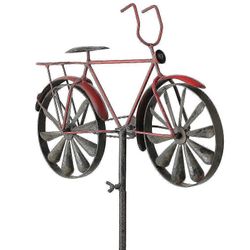 Metallinen takorautainen punainen polkupyörä, pyörivä koristeellinen maadoitustulppa, retropolkupyörän koristelu puutarhapihalle