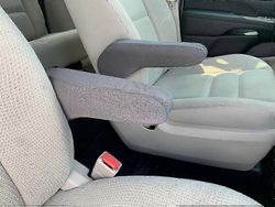 2 kpl yleiskäyttöisiä kankaisia ​​auton etuistuinten käsinojien suojuksia, suojien vaihto 1 pari harmaata