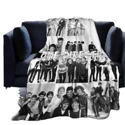 1D One Di-rec-tion flanellihuopa Pompom-hapsuilla, sumea pörröinen Queen Size kiinteä vuodepeitto heittohuopa sopii sohvalle Kodin sisustusmatka -X...
