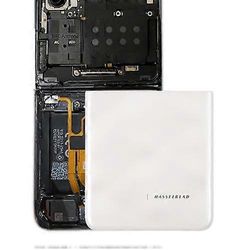 OPPO: lle löytää N2 Flip ORIG -akun takakansi Kultaa