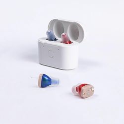 Vuoden 2023 parhaat kuulokojeet C420 ladattava näkymätön kuuroudelle vanhuksille säädettävä langaton mikrokuulolaitteen äänenvahvistin punainen sin...