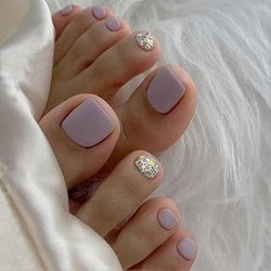 Matta tekovarpaankynnet - lyhyet neliömäiset tekovarpaankynnet - koko kannen painallus varpaankynsiin