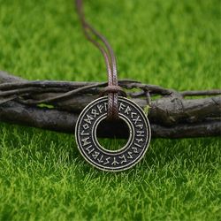 Hedensk ældste Futhark Runer Vintage smykker Rune Vegvisir Kompas Vedhæng Viking Halskæde Mænd Kvinder Nordisk Amulet Talisman Jewerly Brunt reb br...