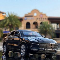 1:32 s Cayennes SUV Alloy Car Model Painevalettu lelu Vehicle Metal Car Model Collection Simulaatio Ääni ja valo Lasten lahja Balck