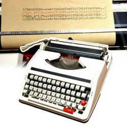 Konekirjoituskone, vanhanaikainen käsikirja, välitön käynnistys, vintage-tyyli, kannettava