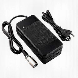 24V 5A sähköinen pyörätuolin virtalähde XLR-liittimellä, joka on yhteensopiva Shufen-lin-pyörätuolien kanssa