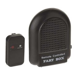 Kauko-ohjattava pierukoneen pierulelu pieruäänillä pieruveksosia ja pieruvitsejä varten