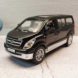 Huiyun 1:32 Hyundai H-1 Grand Starex MPV Alloy -automalli Painevalettu metallileluautomalli Simulointi Äänivalokokoelma Lasten lahja Musta
