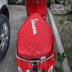 1kpl moottoripyörän vedenpitävä istuinpäällinen joustava lisävarustekotelo Vespa GTS300 150 pölytiivis sateenpitävä kansi-hyvä Punainen GTS300-tyyli