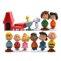 12kpl maapähkinöitä Snoopy Charlie Sally Woodstock Mini Figure Model Toys Miniatyyri Cake People Collection Rekvisiitta