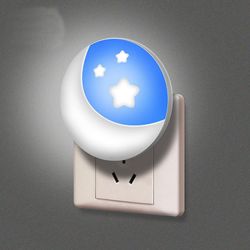 Vinter Promotion, Socket Night Light med lyssensor Led Night Light For Kids Night Lights Moon og stjerner Automatisk belysning til soveværelse Trap...