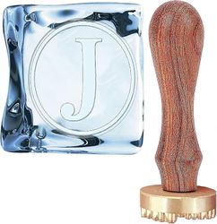 Ice Cube Stamp J Letter Design irrotettavalla messinkipäällä ja puukahvalla cocktail-viskijuomille