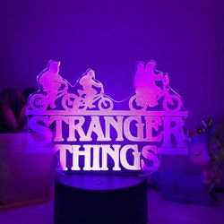 Qinwei Stranger Things yövalo 3D LED illuusiolamppu 16 värin kaukosäätimellä lasten makuuhuoneen koristeisiin valo - musta istuin