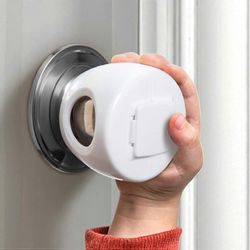 4 pakkausoven nupin turvasuojus lapsille, lastenkestävät ovenkahvan kannet, vauvan turvaoven nuppikahva Kansi lukittava muotoilu