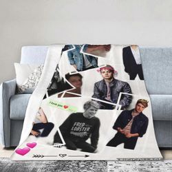 Kerota JI1638 Jace Näyttelijä Norman Fleece heittää huopa kevyt pehmo pörröinen lämmin pehmeä kodikas peitto ilmastointilaite Huopa täydellinen vuo...