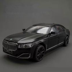 1/24 7-sarja 760 LI Alloy -automalli Painevaletut metalliajoneuvot Automalli Simulointi Ääni- ja valokokoelma Lasten lelut Lahjaleluautot Musta 1