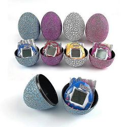 Tamagotchi lemmikit-90-luvun nostalgialelut-VÄRI: Punainen Valkoinen