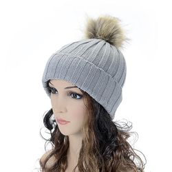 Varychmoo Kvinders strikkede Hue Faux Fur Pom Hatte Hæklet Bobble Vintervarmer Ski Caps Lys grå