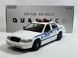 Green Light Quantico 2003 Ford Crown Victoria 1:24 mittakaava vihreä valo 84183