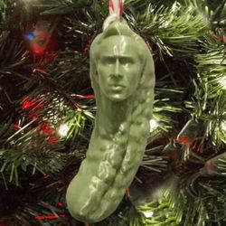 Sevenprin Christmas Funny Nicolas Cage Green Pickle hengende ornament, Xmas Pickle Tree Anheng For tradisjonell Holiday Decor Party Favor Stocking ...