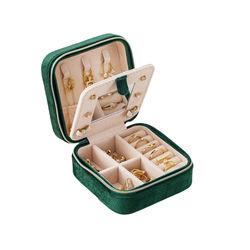 Matkakorujen järjestäjälaatikko sormuksille, kaulakoruille ja korvakoruille grass color
