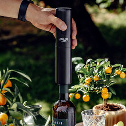 Elektrisk vinåbner med automatisk funktion og folieskærer