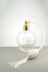 Parfümsprüher aus weißem Bohemia-Glas mit weißer Blumenstickerei - Made in Italy - Vintage - 67155