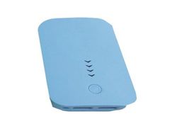 Draagbare 6600 mAh powerbank in blauw, ideaal om je apparaten overal opgeladen te houden. Compact en gemakkelijk mee te nemen, perfect voor op reis of dagelijks gebruik.