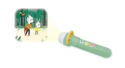 Janod - Lampe Sonore Merveilleuse - L'Heure des Bisous - Conteuse d'Histoire Enfant - Lampe Enfant Disponible en 4 Univers - Boite à Histoire pour Enfant Evolutive - Activité Enfant 3 Ans et +